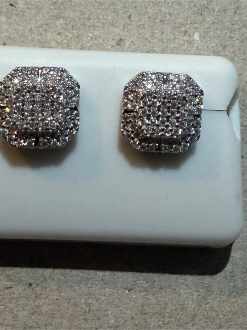 925 Solid Sterling Silver, 1 ctw Moissanite, Screw back.